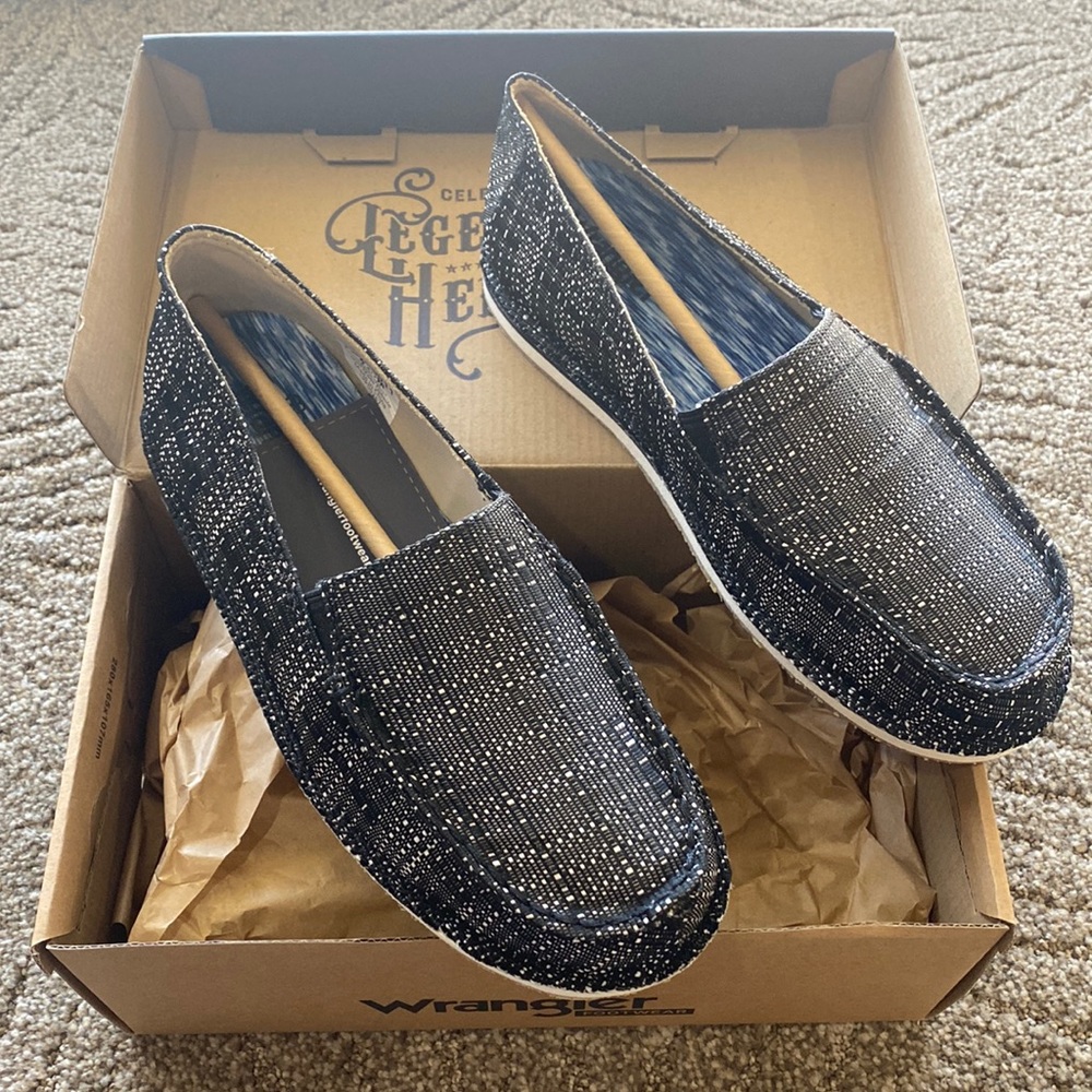 Slip on casual flat shoe 7.5
